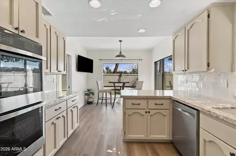 Kitchen - 1535 E Montebello Ave, Phoenix, AZ 85014 photo 2 of 7