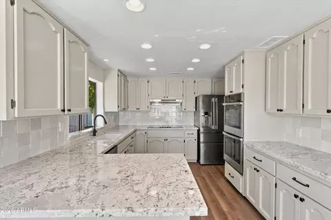 Kitchen - 1535 E Montebello Ave, Phoenix, AZ 85014 photo 4 of 7