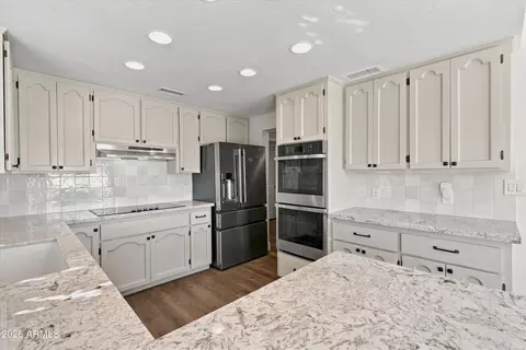 Kitchen - 1535 E Montebello Ave, Phoenix, AZ 85014 photo 3 of 7