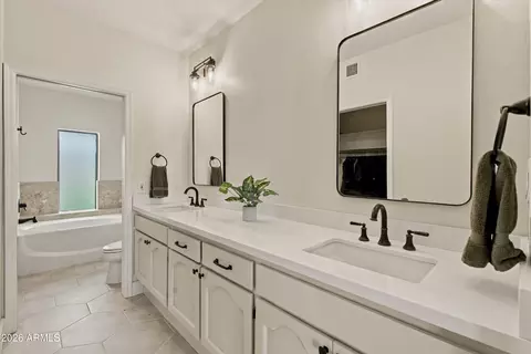 Bath - 1535 E Montebello Ave, Phoenix, AZ 85014 photo 1 of 6