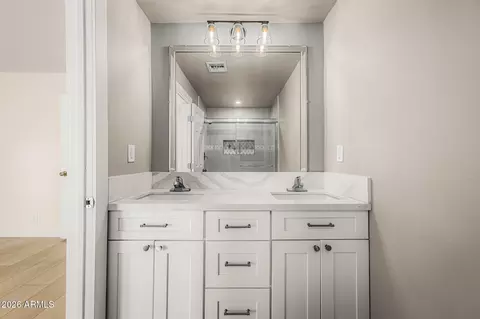 Bath - 3638 E Yale St, Phoenix, AZ 85008 photo 1 of 4
