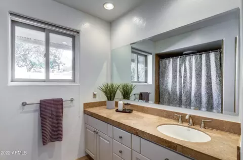 Bath - 4402 N Arcadia Dr, Phoenix, AZ 85018 photo 1 of 5