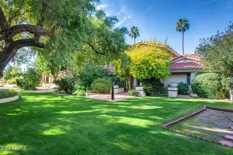 Exterior - 4402 N Arcadia Dr, Phoenix, AZ 85018 photo 9 of 19