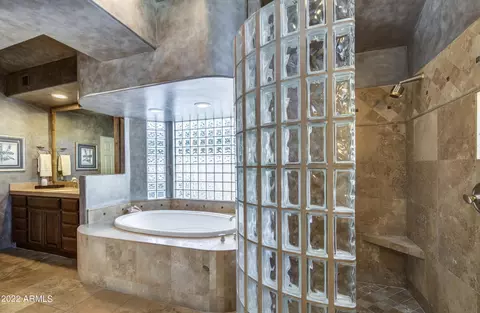 Bath - 4402 N Arcadia Dr, Phoenix, AZ 85018 photo 4 of 5