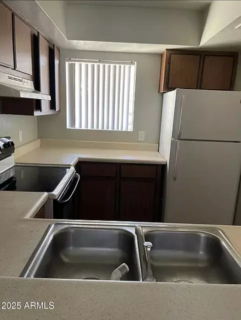 Kitchen - 2838 E Le Marche Ave, Phoenix, AZ 85032 photo 1 of 6