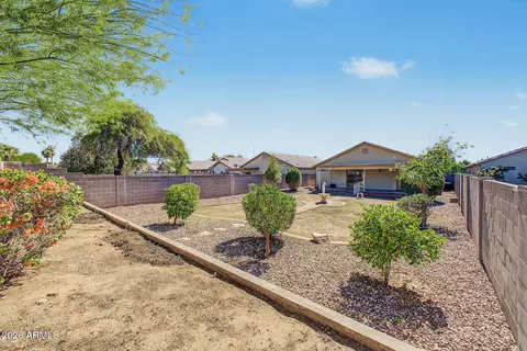 Exterior - 2024 W Alice Ave, Phoenix, AZ 85021 photo 8 of 10