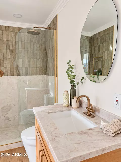Bath - 8922 N 17th Ln, Phoenix, AZ 85021 photo 6 of 8