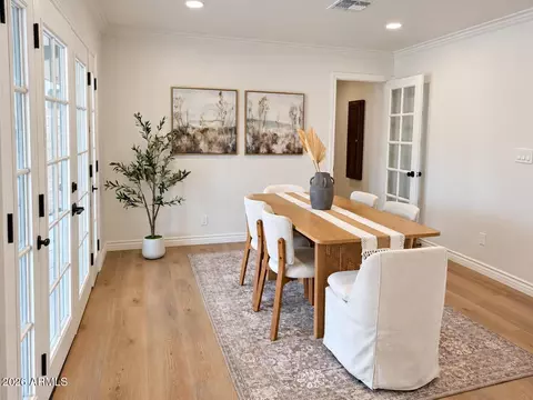 Dining - 8922 N 17th Ln, Phoenix, AZ 85021 photo 3 of 3