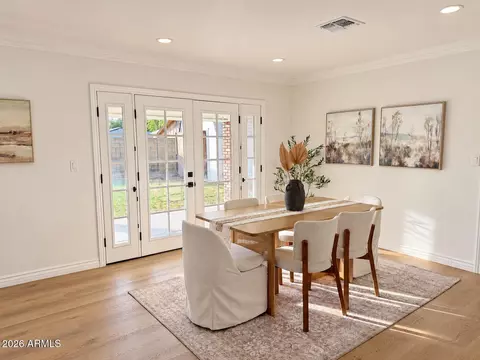 Dining - 8922 N 17th Ln, Phoenix, AZ 85021 photo 2 of 3