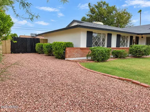 Exterior - 8922 N 17th Ln, Phoenix, AZ 85021 photo 8 of 8