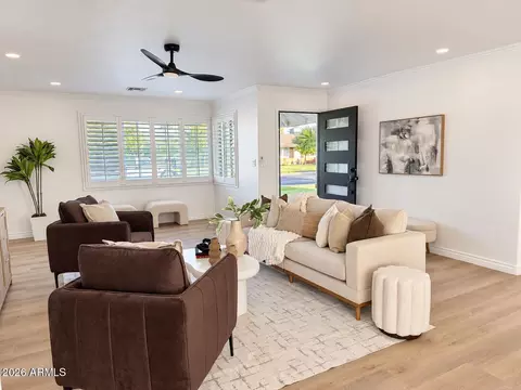 Living - 8922 N 17th Ln, Phoenix, AZ 85021 photo 1 of 3
