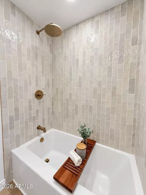 Bath - 8922 N 17th Ln, Phoenix, AZ 85021 photo 8 of 8