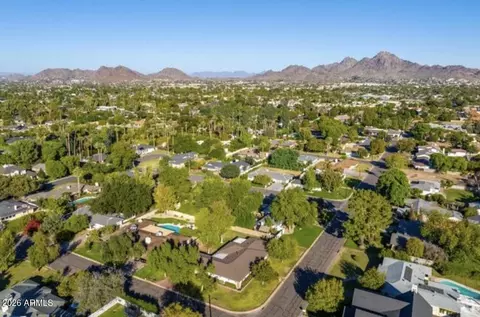 View/Area - 8922 N 17th Ln, Phoenix, AZ 85021 photo 2 of 3