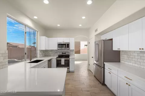Kitchen - 15421 S 16th Dr, Phoenix, AZ 85045 photo 1 of 1
