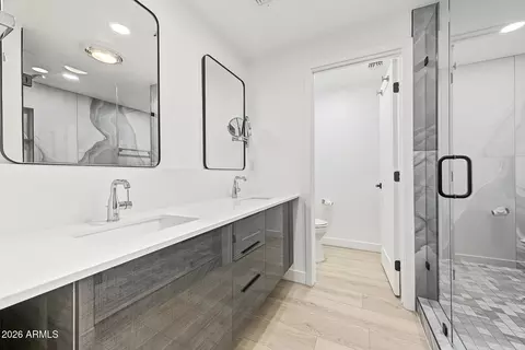 Bath - 1417 W Glenn Dr, Phoenix, AZ 85021 photo 1 of 4