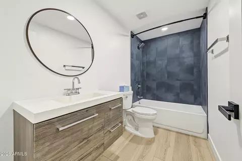 Bath - 1417 W Glenn Dr, Phoenix, AZ 85021 photo 3 of 4