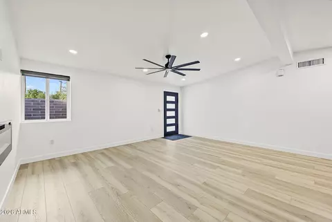 Living - 1417 W Glenn Dr, Phoenix, AZ 85021 photo 2 of 7