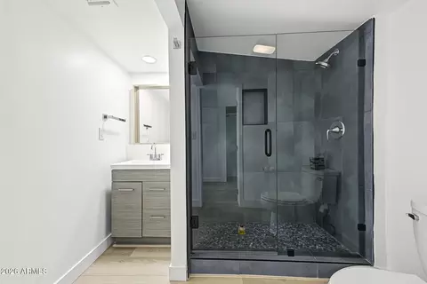 Bath - 1417 W Glenn Dr, Phoenix, AZ 85021 photo 4 of 4
