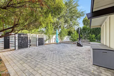 Exterior - 1417 W Glenn Dr, Phoenix, AZ 85021 photo 7 of 13