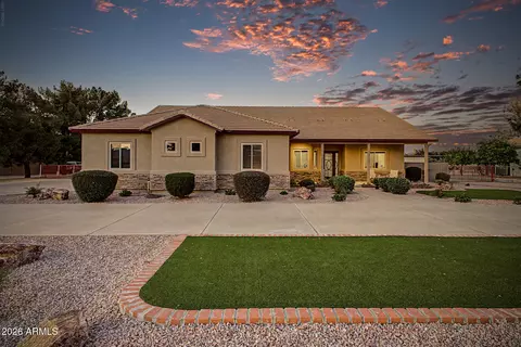 Exterior - 1744 E Country Ln, Gilbert, AZ 85298 photo 2 of 12