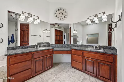 Bath - 1744 E Country Ln, Gilbert, AZ 85298 photo 2 of 5