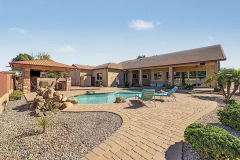 Exterior - 1744 E Country Ln, Gilbert, AZ 85298 photo 8 of 12