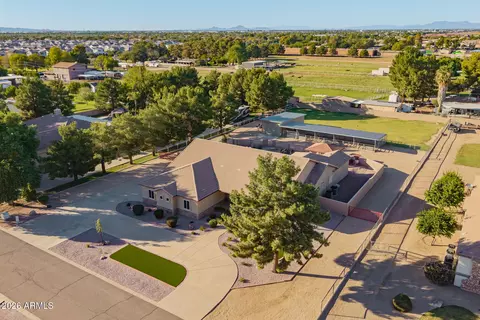View/Area - 1744 E Country Ln, Gilbert, AZ 85298 photo 4 of 5