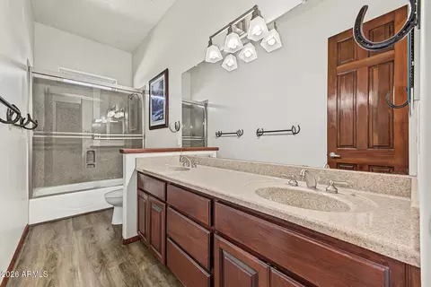 Bath - 1744 E Country Ln, Gilbert, AZ 85298 photo 4 of 5