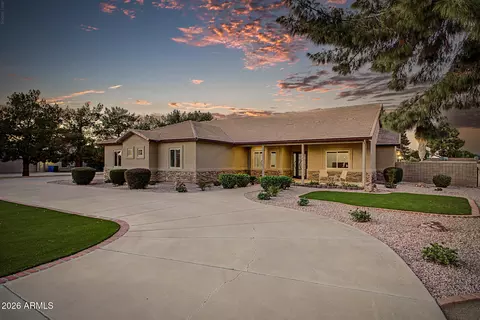 Exterior - 1744 E Country Ln, Gilbert, AZ 85298 photo 3 of 12