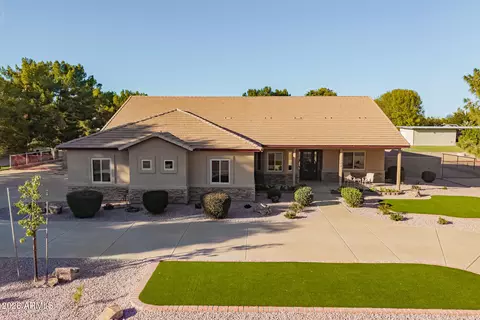 Exterior - 1744 E Country Ln, Gilbert, AZ 85298 photo 1 of 12