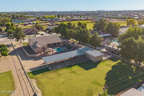 View/Area - 1744 E Country Ln, Gilbert, AZ 85298 photo 3 of 5