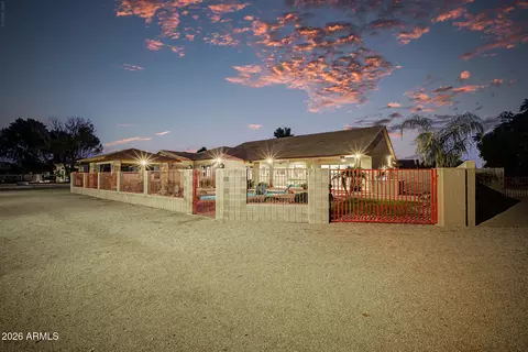 Exterior - 1744 E Country Ln, Gilbert, AZ 85298 photo 7 of 12