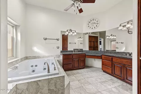 Bath - 1744 E Country Ln, Gilbert, AZ 85298 photo 1 of 5