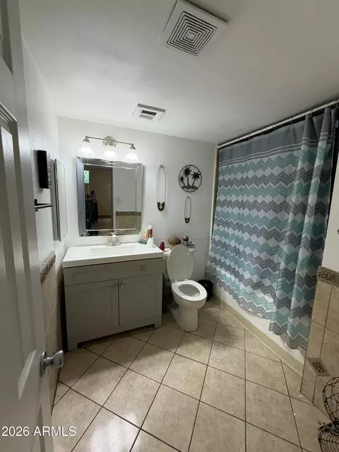 Bath - 6213 W Berkeley Rd, Phoenix, AZ 85035 photo 1 of 2