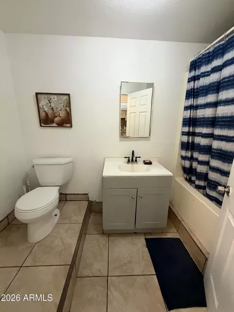 Bath - 6213 W Berkeley Rd, Phoenix, AZ 85035 photo 2 of 2