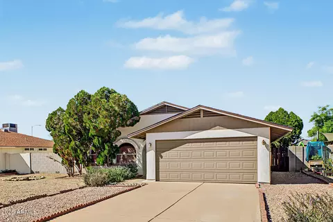 9758 N 68th Ln, Peoria, AZ 85345