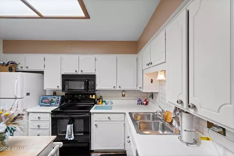 Kitchen - 4501 E Carol Ave, Mesa, AZ 85206 photo 4 of 6