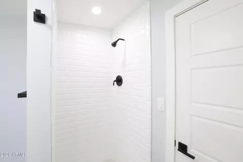 Bath - 623 E La Jolla Dr, Tempe, AZ 85282 photo 3 of 7