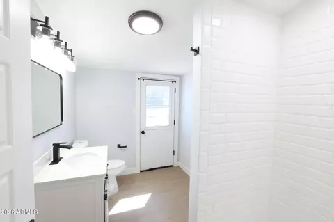 Bath - 623 E La Jolla Dr, Tempe, AZ 85282 photo 1 of 7