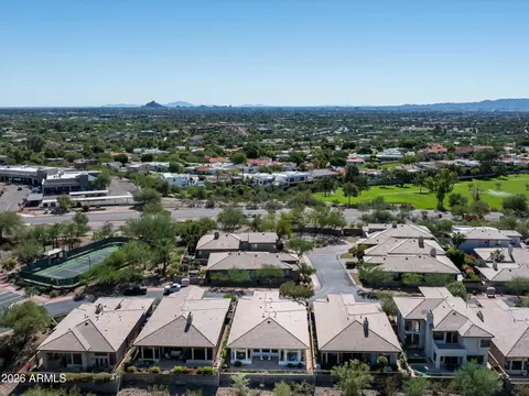 View/Area - 3124 E Squaw Peak Cir, Phoenix, AZ 85016 photo 1 of 2