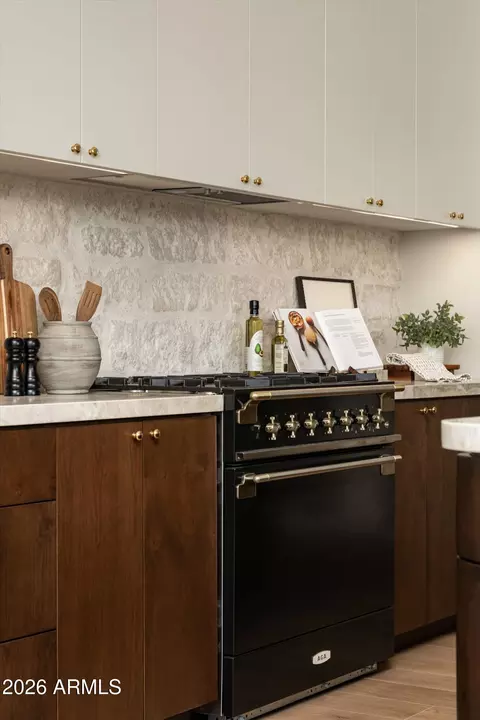 Kitchen - 3124 E Squaw Peak Cir, Phoenix, AZ 85016 photo 2 of 3
