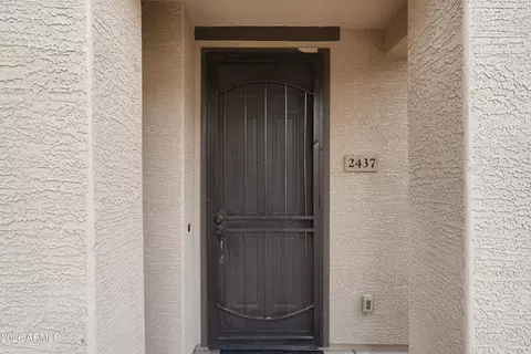 Entry Way - 2437 N 73rd Dr, Phoenix, AZ 85035 photo 1 of 2