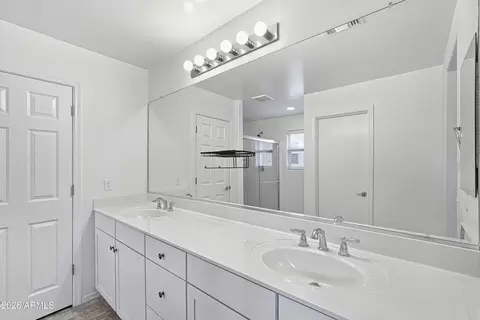 Bath - 2437 N 73rd Dr, Phoenix, AZ 85035 photo 2 of 3