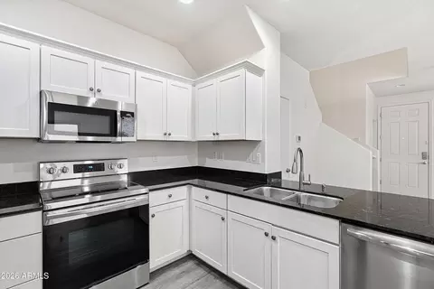 Kitchen - 2437 N 73rd Dr, Phoenix, AZ 85035 photo 3 of 4