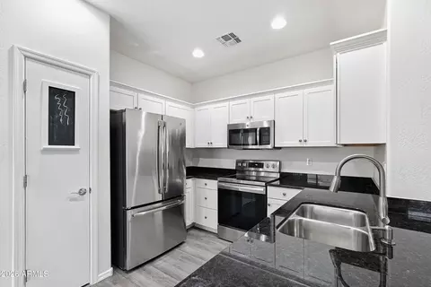Kitchen - 2437 N 73rd Dr, Phoenix, AZ 85035 photo 2 of 4
