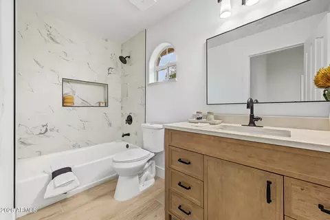 Bath - 6016 E Trailridge Cir, Mesa, AZ 85215 photo 3 of 4