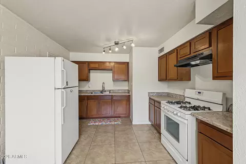 Kitchen - 1427 E Cholla St, Phoenix, AZ 85020 photo 2 of 2