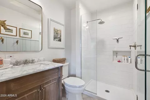 Bath - 4336 E Amber Ln, Gilbert, AZ 85296 photo 2 of 5