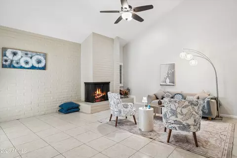 Living - 7348 N 7th Pl, Phoenix, AZ 85020 photo 1 of 2
