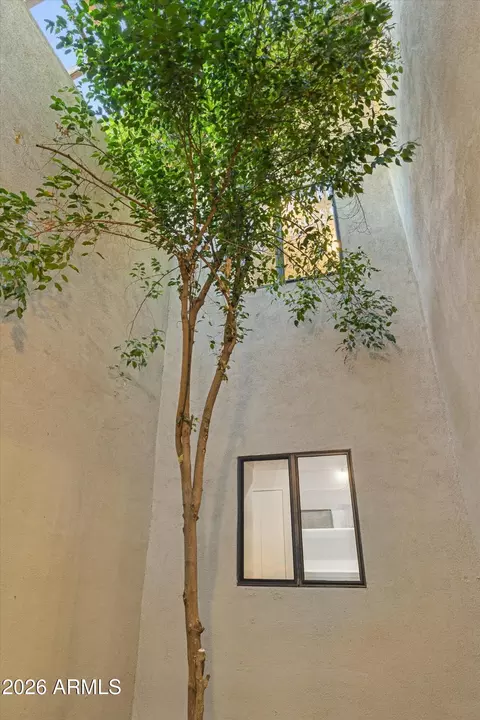 Exterior - 7348 N 7th Pl, Phoenix, AZ 85020 photo 3 of 16